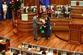 Kandidatkinja za predsednika kosova vjosa osmani ni u drugom krugu glasanja nije uspela da dobije dovoljnu podršku poslanika u skupštini. Vyfbp9dxjizubm