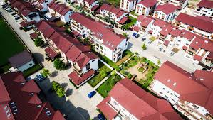 Din cei 1,94 milioane de locuitori ai oraşului de pe malul dâmboviţei care au un loc de muncă, cei mai mulţi, 18,6% lucrează în comerţ. Comuna Cu Cea Mai Mare Dezvoltare Din JudeÅ£ul Brasov Cum A Ajuns Sanpetru La 8 000 De Locuitori Economica Net