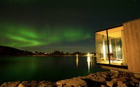 I 2010 kjøpte han den lille øya manshausen i steigen og skjønte tidlig at han ville skape et lite. Manshausen Byr Pa Den Helt Store Utsikten Visit Nord Norge