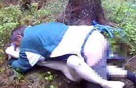 レイプ】汚い老人に犯される少女・・・必死で泣き叫ぶも・・・ | 閲覧注意 グロッティマンデー