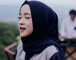 Her melodious voice made nissa get fans from various walks of life. Kumpulan Lirik Lagu Nissa Sabyan Lengkap Mastimon Com