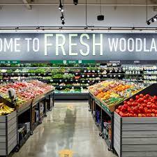 The husband shopping at the grocery store starter pack. Amazon S First Fresh Grocery Store Opens With High Tech Dash Shopping Carts The Verge