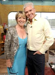 Gh favourite fern britton now has three bestselling novels and has just written her fourth, a seaside affair. Fern Britton Reveals Why She Quit This Morning And Admits Something Happened The Say She Resigned Daily Mail Online