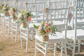 La scollatura all'americana e i raffinati strass ti faranno risplendere. Come Organizzare Un Matrimonio Low Cost Non Sprecare