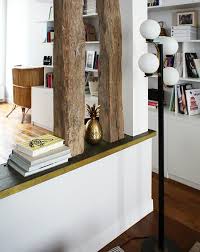 Julie Paris 10eme Inside Closet Verweerde Houden Balken In Wit Interieur Deco Interieur Salon Interieur De Placard Decoration Maison