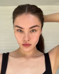 Back to modelling digitals 🫶🏼 Having a baby is physically such a  difficult journey in so many ways. For me it was especially mentally  difficult dealing with the traumatic delivery and everything