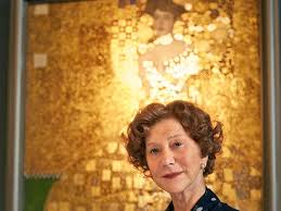 Sixty years after fleeing vienna, maria altmann (helen mirren), an elderly jewish woman, attempts to reclaim family possessions that were seized by the nazis. Helen Mirren Stars In Film About Gustav Klimt S Adele Bloch Bauer Portrait Architectural Digest