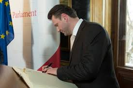 Politik radek vondráček, povoláním právník, který poslanecký mandát získal v říjnu 2013, ve volbách 2017 jako lídr hnutí ano ve zlínském kraji křeslo v dolní komoře obhájil. Besuch Des Prasidenten Des Abgeordnetenhauses Der Republik Tschechien Radek Vondracek