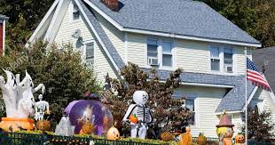 Image Result For Halloween Decorations Canada Image Result For Halloween Decorations C Halloween Decorations Halloween Tableware Halloween Outdoor Decorations