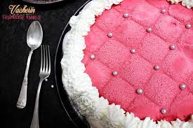 Le Vacherin Un Dessert Glace Facile Et Delicieux Gateau Yaourt Moelleux Recette Vacherin Vacherin Glace