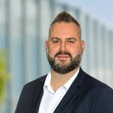 Ernesto Abril's Instagram, Twitter & Facebook