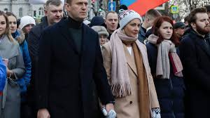 Aleksiej nawalny wyszedł ze szpitala. Rosyjski Komitet Sledczy Blokuje Konta Bankowe Rodziny Nawalnego