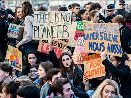 Une marche pour le climat est une manifestation d'inspiration écologique dont le but est d'inciter les pouvoirs publics à accentuer la lutte contre le réchauffement climatique. 15 16 Mars 2019 Mobilisations Pour Le Climat Sciences Et Avenir