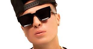 Reno Davis's Instagram, Twitter & Facebook