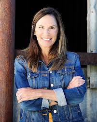 Hooked: Lessons of the Heart From a Little Horse in Cabo: Bonham, Christie:  9781733451307: Amazon.com: Books