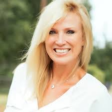 Kaye Lyon's Instagram, Twitter & Facebook