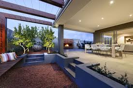 Planos de casas con fachada con sémola de maíz. Diseno De Casa Moderna De Dos Pisos Fachada E Interiores Casas De Dos Pisos Fachadas De Casas Modernas Exterior De Bungalow Moderno