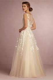 Hochzeitskleid n (genitive hochzeitskleides or hochzeitskleids, plural hochzeitskleider, diminutive hochzeitskleidchen n). 100 Einzigartige Modelle Champagne Brautkleider Archzine