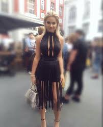 Gib ihm ist gerade in der zweiten release woche auf platz 1 der deutschen single charts gechartet! Shirin David Shirin David Shirin Kleider