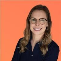 Shelly Bragg's Instagram, Twitter & Facebook