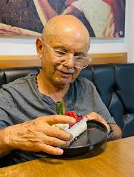 Buen domingo! 🤗 Los mostros ya están despegando los ojos, amanecieron  compartiendo cama ❤️ #ChefJuanAngel