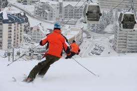 Les pistes de ski de fond de la station de val d'azun parcourent les flancs nord du massif du gabizos. Ski Dans Les Pyrenees L Espace Nordique Du Val D Azun Et La Station D Artouste Ouvrent Au Public Le Blog Des Pyrenees