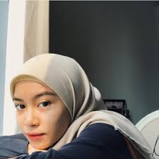 By admin rabu, 17 juni 2020. 10 Potret Penulis Novel Rintik Sedu Idola Millennials Nih