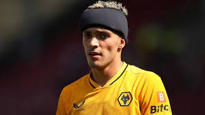 Raúl jiménez is a professional footballer from mexico who plays as a forward for the english premier league club, 'wolverhampton wanderers'. Jimenez Has More Power Because He S Got The Headband As Ruddy Salutes Surreal Wolves Return Goal Com