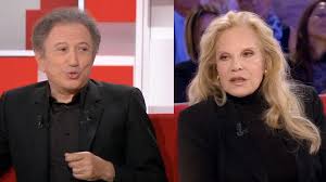 Video mort de johnny michel drucker en larmes pendant l hommage a son pote l express original. Michel Drucker Fait Des Revelations Choc Sur Johnny Hallyday Oblige De Se Piquer Pour Pouvoir Chanter Le Soir