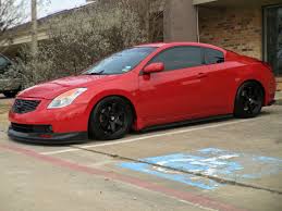 Altima Coupe The 3 5l V6 Manual Version Of This Is Actually A Pretty Fast Car But A Bit Hard To Find Www Imperionis Nissan Altima Coupe Nissan Coupe Altima