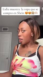 Lidia Valencia Usando Top