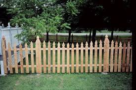 Inilah cara memasang kawat duri pada pagar kayu pindis yang telah di beri waring ikan supaya tambah kokoh. 8 Tren Gaya Pagar Kayu Palet Minimalis Dilengkapi Diy Pagar Rumah