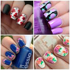 En segundo lugar debes esmaltar con un pincel fino delinearás cada pétalo con pintura blanca acrílica, y para matizar el centro de la flor debes aplicar sólo un poco de pintura acrílica en. 50 Disenos De Unas Con Flores Belleza De Mujeres