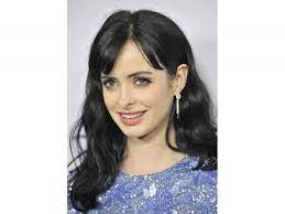 Ecco le star che sfoggiano una chioma dark invidiabile. Capelli Neri Con Frangia 10 Look Delle Star Da Copiare