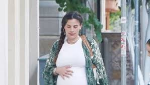 Σε πελάγη ευτυχίας πλέουν η χριστίνα μπόμπα με ο σάκης τανιμανίδης, καθώς ήρθαν στον κόσμο τα δύο τους κοριτσάκια. Xristina Mpompa Star Gr