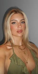 Daniela Amaro (danielaaamaro)