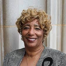 Darlene Spry's Instagram, Twitter & Facebook