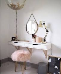 Never miss a detail with three adjustable mirrors you can position any which way to catch all the best. 55 Perfect Makeup Room Ideas For Makeup Lovers Table With Lights