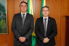 Mma fighter alessandro vieira dos santos represents the country: Bolsonaro Recebe Senador Alessandro
