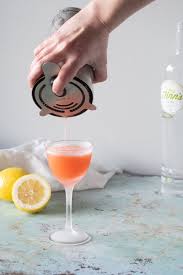 The Aperol Sour A Light And Lovely Cocktail With Aperol Gin Lemon And Egg White That S Perfect For Brunch Or As An Ap Alcool Photographie Culinaire Recette