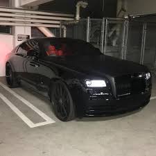 All Black Rolls Royce Wraith With A Red Interior Gentbelike Check Out Friends Gentbelike Photo By Autos Deportivos De Lujo Auto De Lujo Autos Deportivos