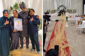 See what attach malay (attachmalay) has discovered on pinterest, the world's biggest collection of ideas. Indian Couple Makes It Into Record Books For Longest Ribbon Attached To Gown In Malay Themed Wedding News Rojak Daily