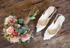 Schnüren hochzeit sandalen, hochzeit sandalen mit perlen, weiße braut sandalen, braut perle sandalen lies unsere definitionen für handgefertigte artikel, vintage sowie material und werkzeug. Fur Die Hochzeit Perfekte Schuhe Finden Tipps Und Ideen