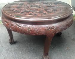 Patine blanche usée pour les pieds et le piètement. Table Basse Ancienne Ronde Bois Massif Luckyfind