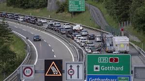 Juli 2019 stau vor dem gotthard | famous system die sommerferien haben begonnen und viele menschen reisen. Bis 6 Kilometer Stau Vor Nordportal Des Gotthard Strassentunnels Suedostschweiz Ch