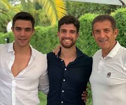 Jun 13, 2021 · stasera in tv: Ezio Greggio Presenta I Figli Gabriele E Giacomo Foto