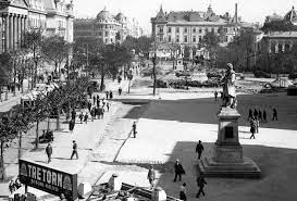 In aceasta perioada au aparut numeroase reviste si tendinte in evolutia literaturii : Piata Universitatii Perioada Interbelica Bucurestiul Secret Bucharest Bucharest Romania Romania