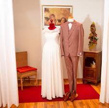 Außerdem finden sie weitere informationen, wie sie zum beispiel ihr brautkleid nach dem tragen aufbewahren können. Home Hochzeitsmode Aus Lorrach