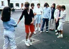 El video del momento despertó la indignación de los vecinos de la ciudad. El Video De 1983 Que Se Utiliza Para Criticar A Los Ninos De Hoy En Dia Verne El Pais
