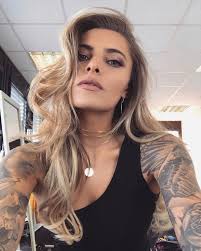 Straight hair, type of hair loris karius (goalkeeper) has. Loris Karius Girlfriend S Car Sprayed With The Word Loser Mirror Online